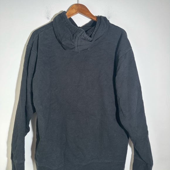 Hooters Black Sweater with Gradient Text and Relaxed Fit - Picture 3 of 3